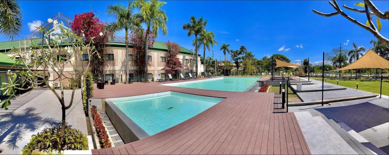 โรงแรมลุยซิตา เซ็นทรัล พาร์ค Tarlac City ภายนอก รูปภาพ