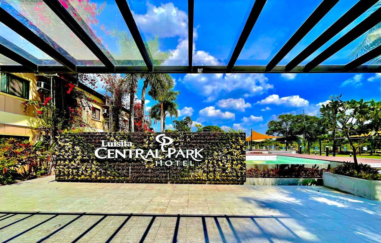 โรงแรมลุยซิตา เซ็นทรัล พาร์ค Tarlac City ภายนอก รูปภาพ