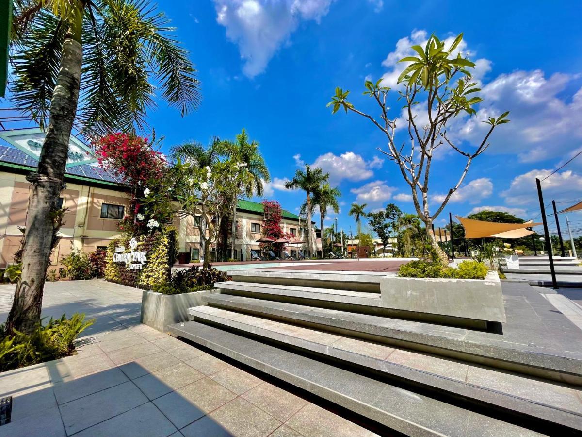 โรงแรมลุยซิตา เซ็นทรัล พาร์ค Tarlac City ภายนอก รูปภาพ