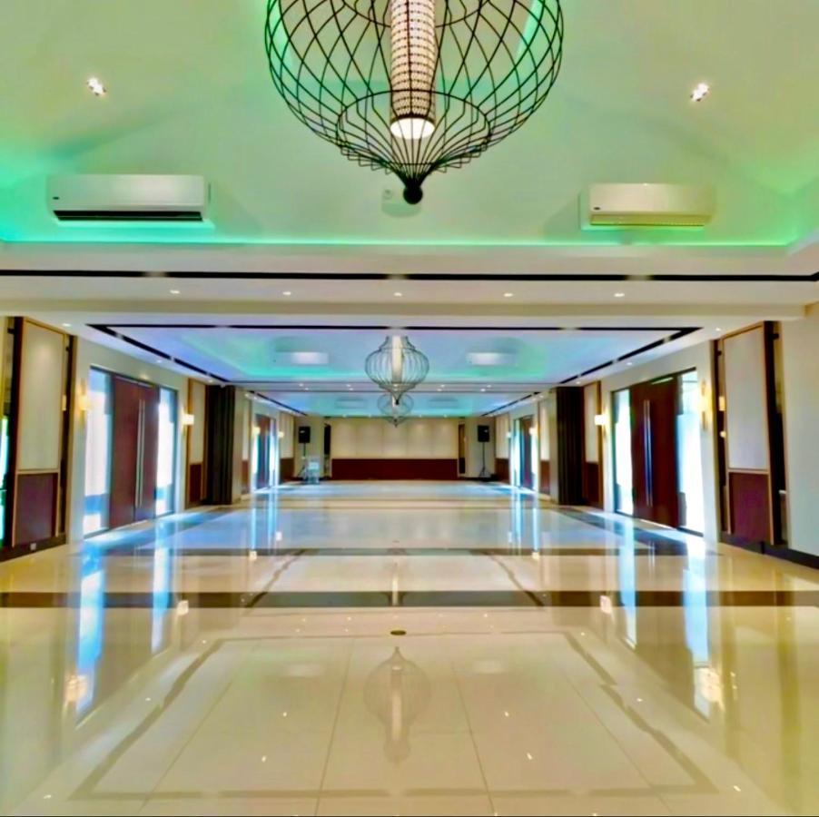 โรงแรมลุยซิตา เซ็นทรัล พาร์ค Tarlac City ภายนอก รูปภาพ