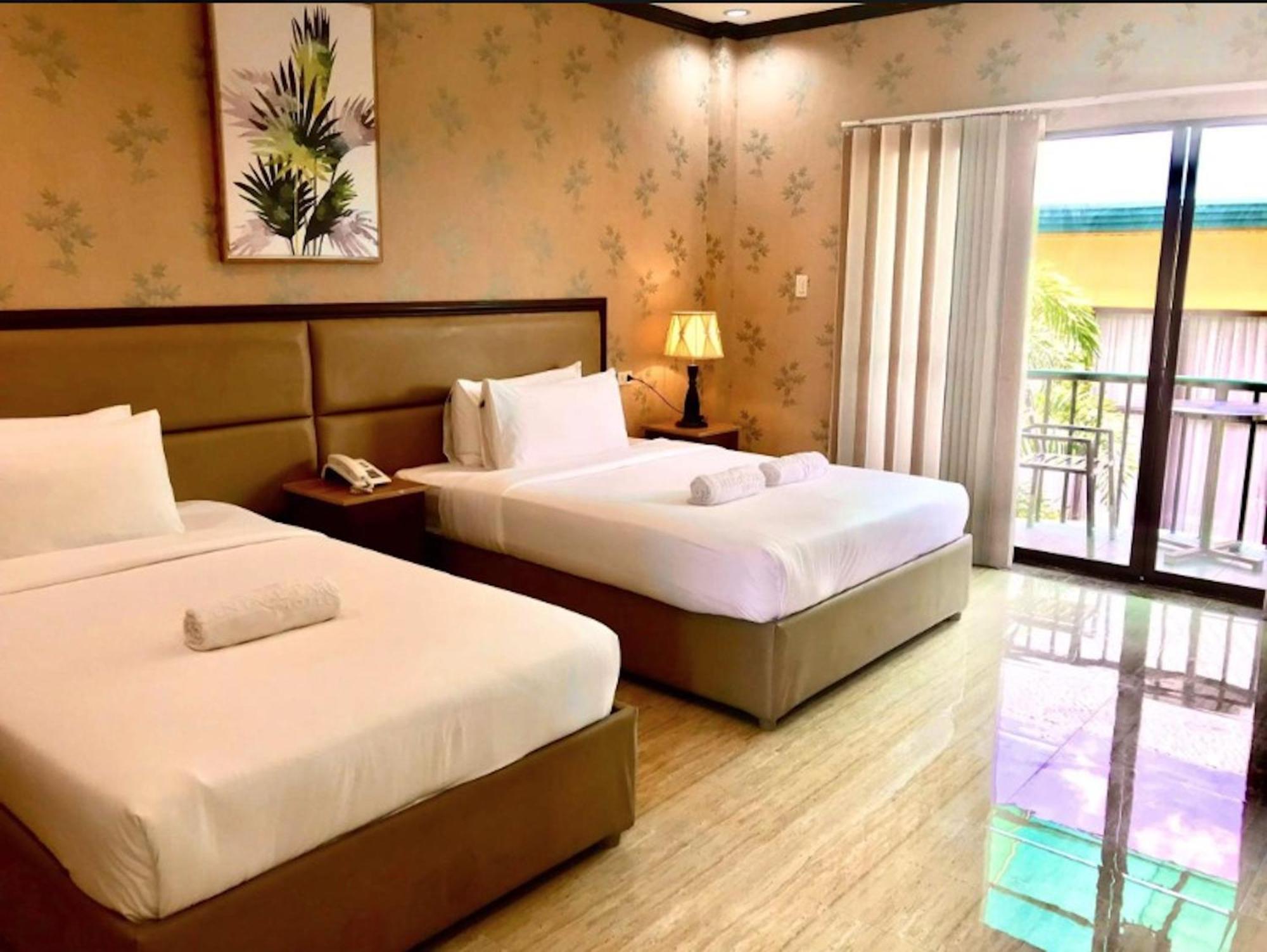โรงแรมลุยซิตา เซ็นทรัล พาร์ค Tarlac City ภายนอก รูปภาพ