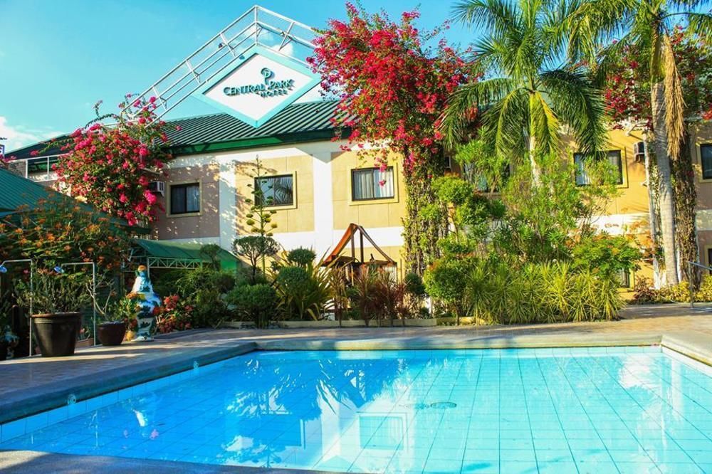 โรงแรมลุยซิตา เซ็นทรัล พาร์ค Tarlac City ภายนอก รูปภาพ